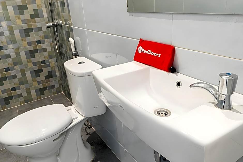 RedDoorz Plus @ Centrium Katamso Medan