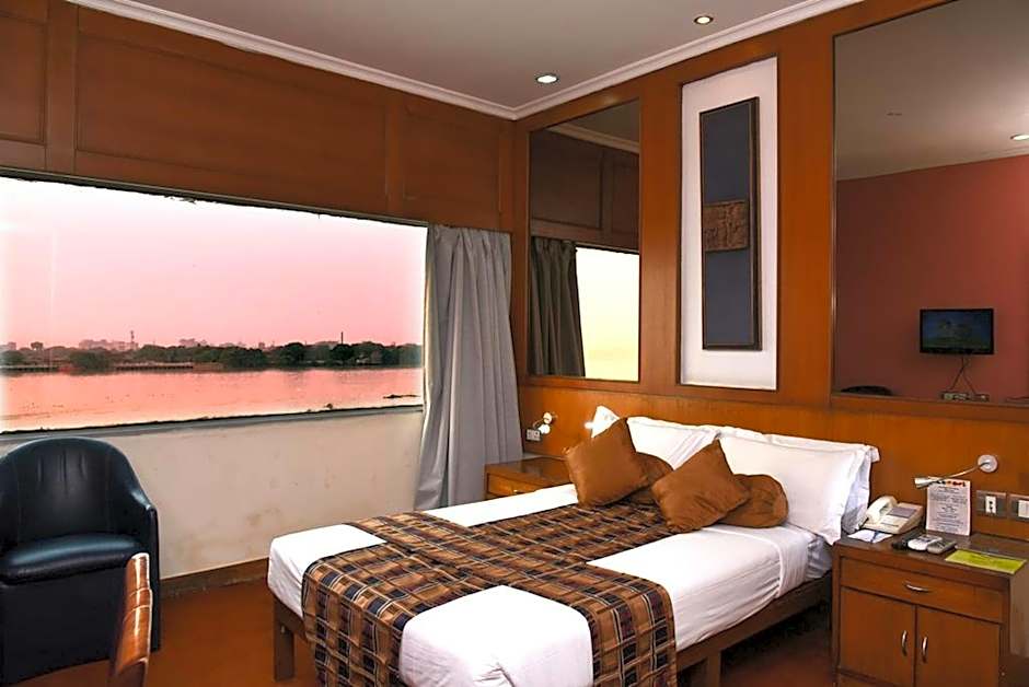 Polo Floatel Kolkata