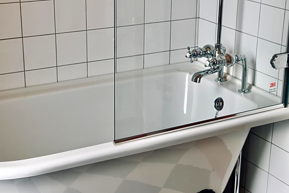 The London & Paris Hotel