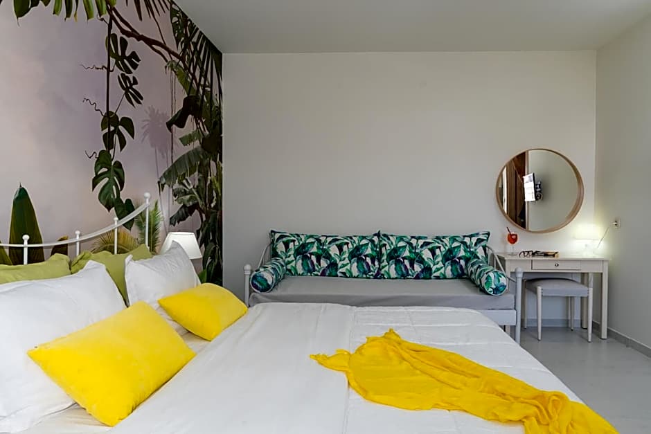 Angela Studios & Apartments