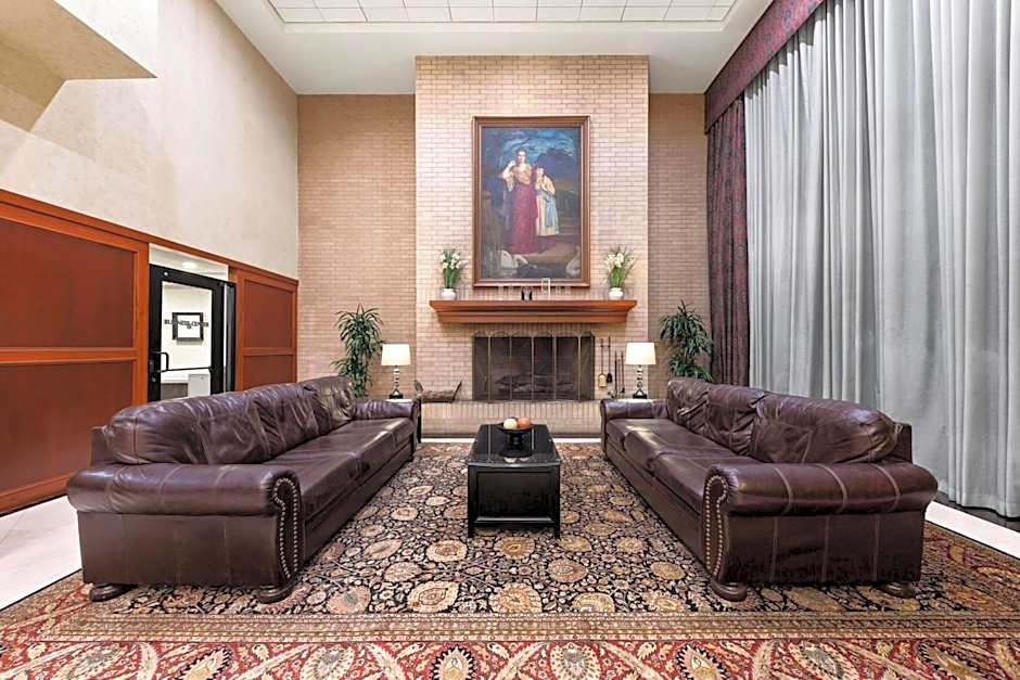 Wyndham Riverfront Hotel