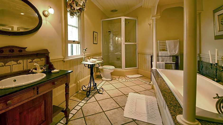 Hacklewood Hill Country House