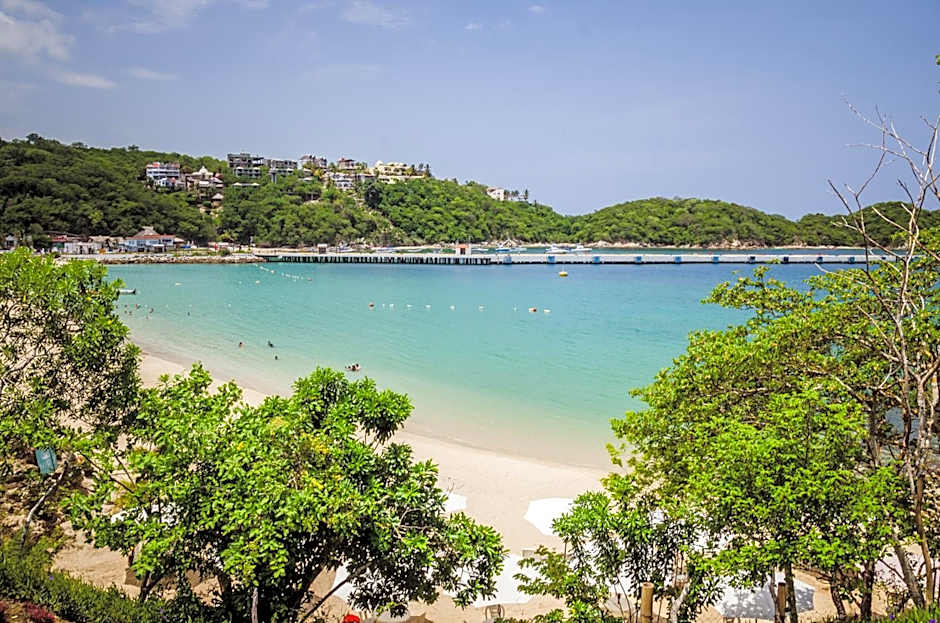 Binniguenda Huatulco & Beach Club