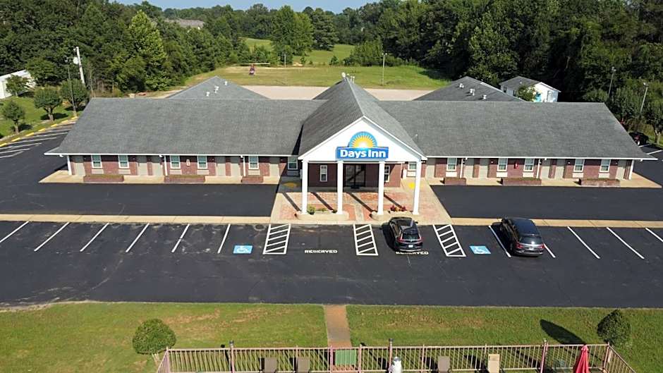 Days Inn by Wyndham Savannah