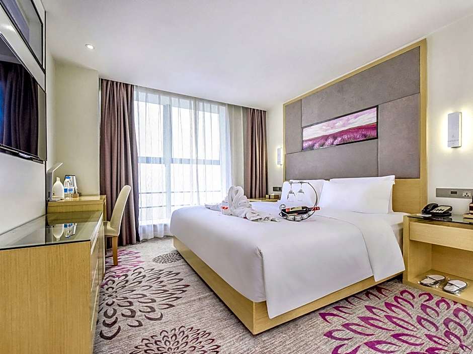 Lavande Hotel Luzhou Jiale Century City