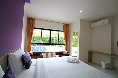 Pool Access Room