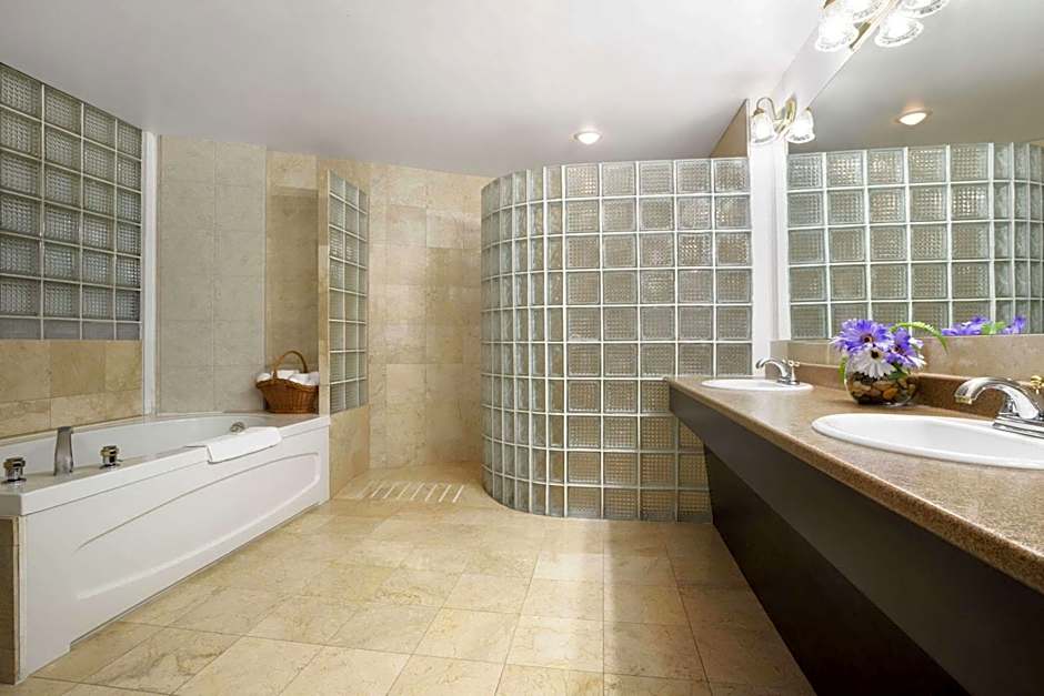 Days Inn & Suites by Wyndham North Bay Downtown