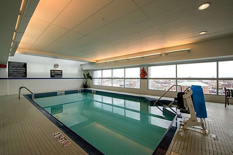 Hampton Inn By Hilton And Suites At Boston Crosstown Center