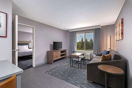 1 King 2 Qn Beds 2 Bdrm 2 Bath Suite Nonsmok