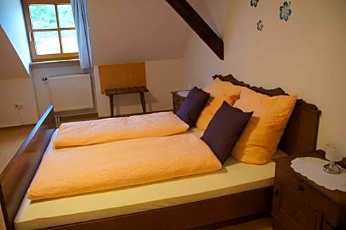 Foto 1 daripada 8 — Triple Room with Bathroom