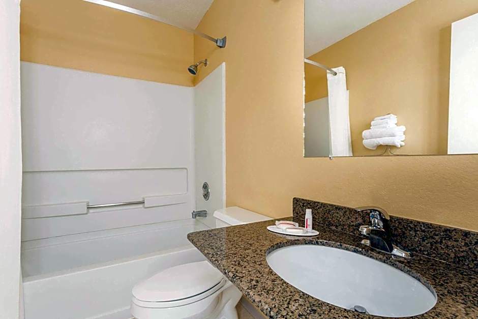 Super 8 by Wyndham Nephi