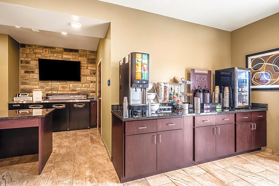 Cobblestone Hotel & Suites - Newport