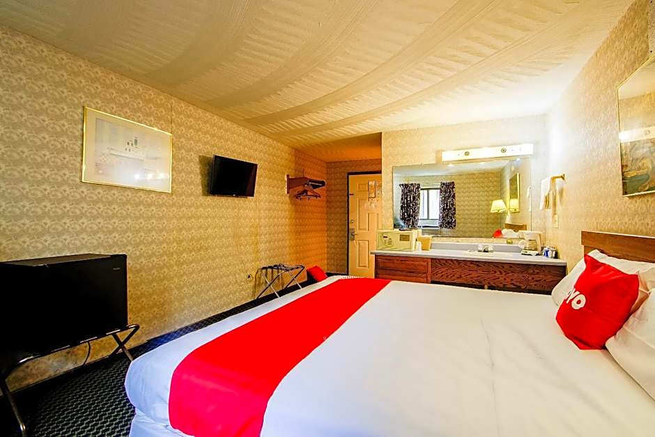OYO Hotel Chapmanville Inn, WV - Hwy 119