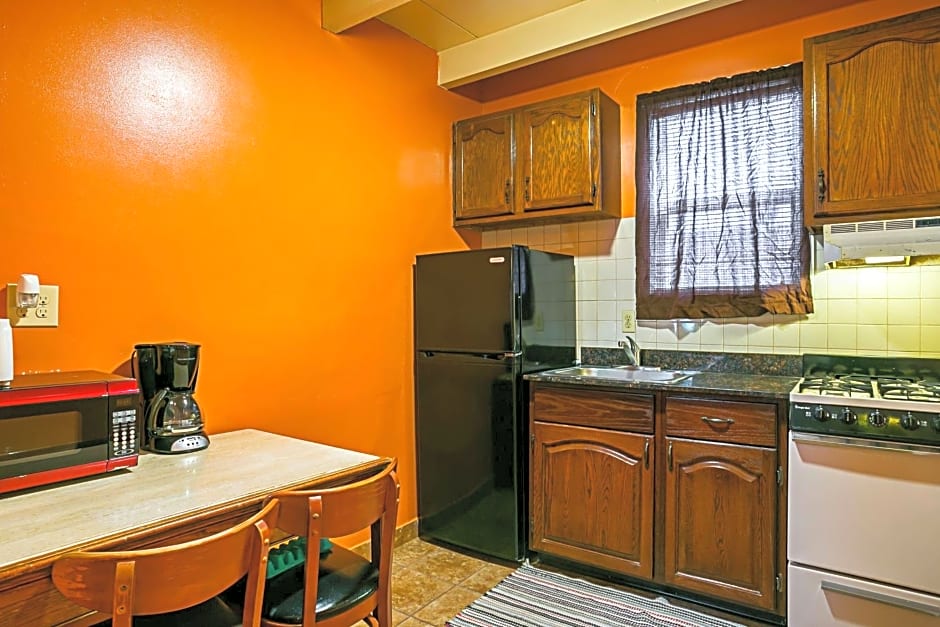 Bay Side Inn & Suites