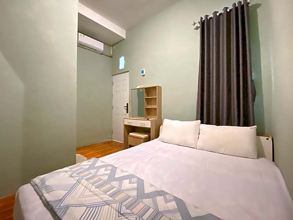 Duta Elite Kostel Syariah near RSUD Caruban Mitra RedDoorz
