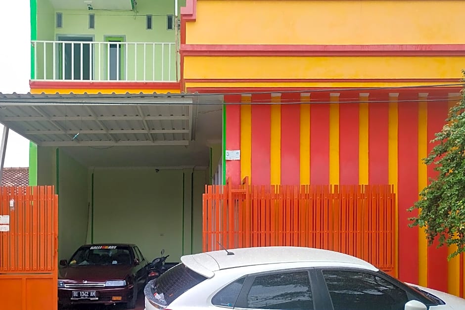 RedDoorz Syariah @ Shakira Alesha Enggal