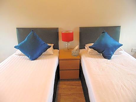 Quadruple Room with Private Bathroom