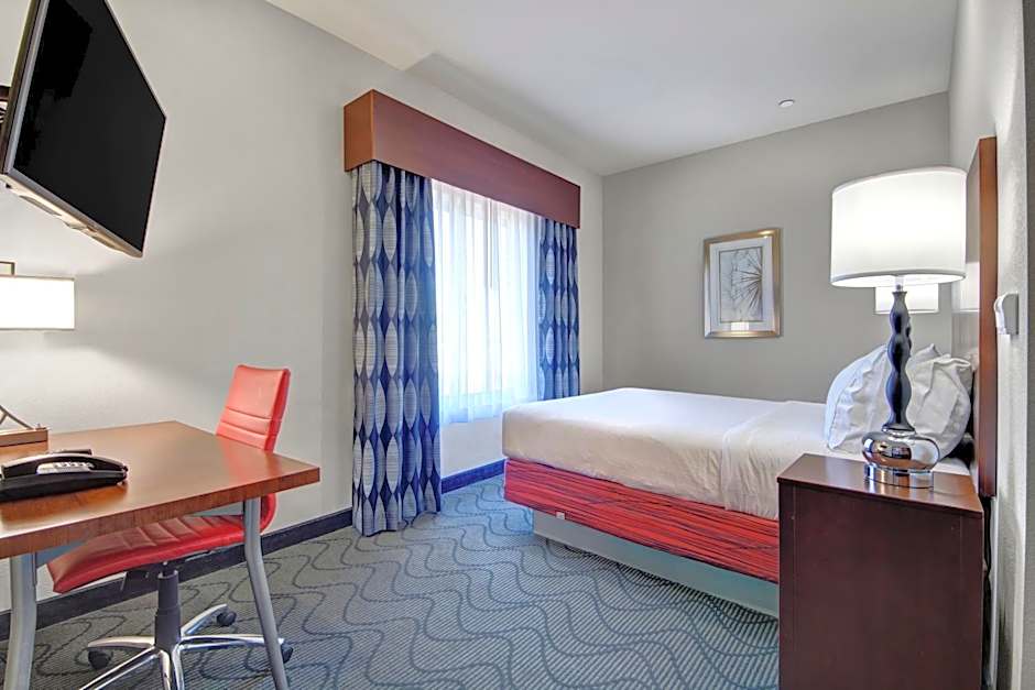 Holiday Inn Express and Suites Oklahoma City North By IHG