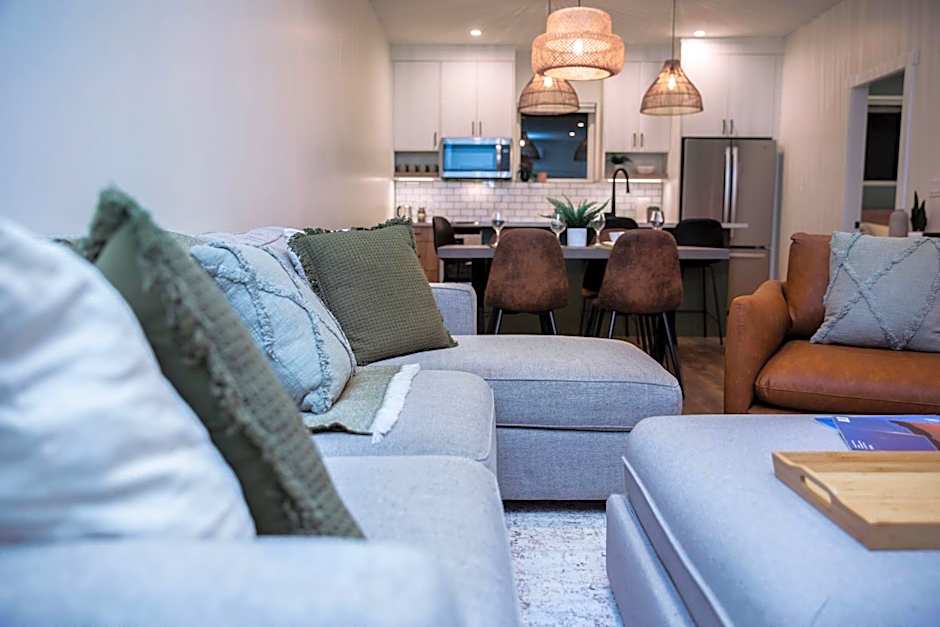 The Stellar Condo - Cozy 2 Bedroom with Hot Tub