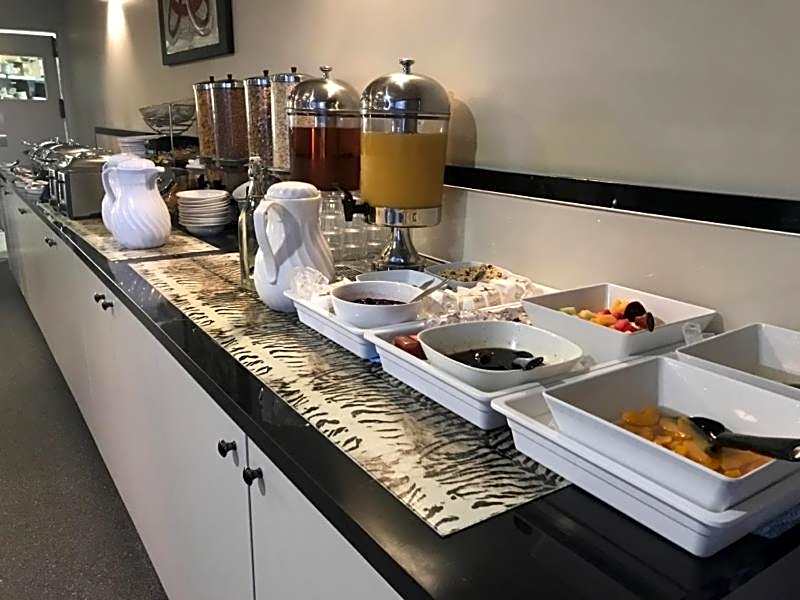 Cattlemans Country Motor Inn & Serviced Apartments