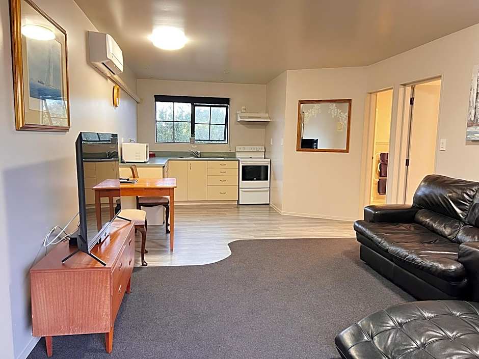 Kingswood Manor Motel