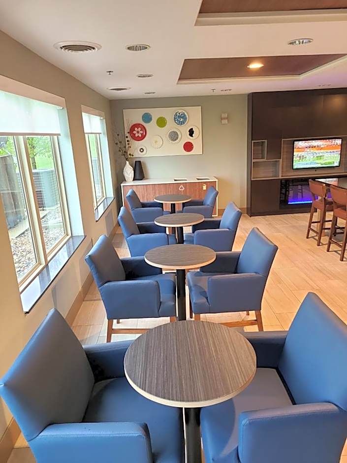 Holiday Inn Express Hotel & Suites Sheldon By IHG