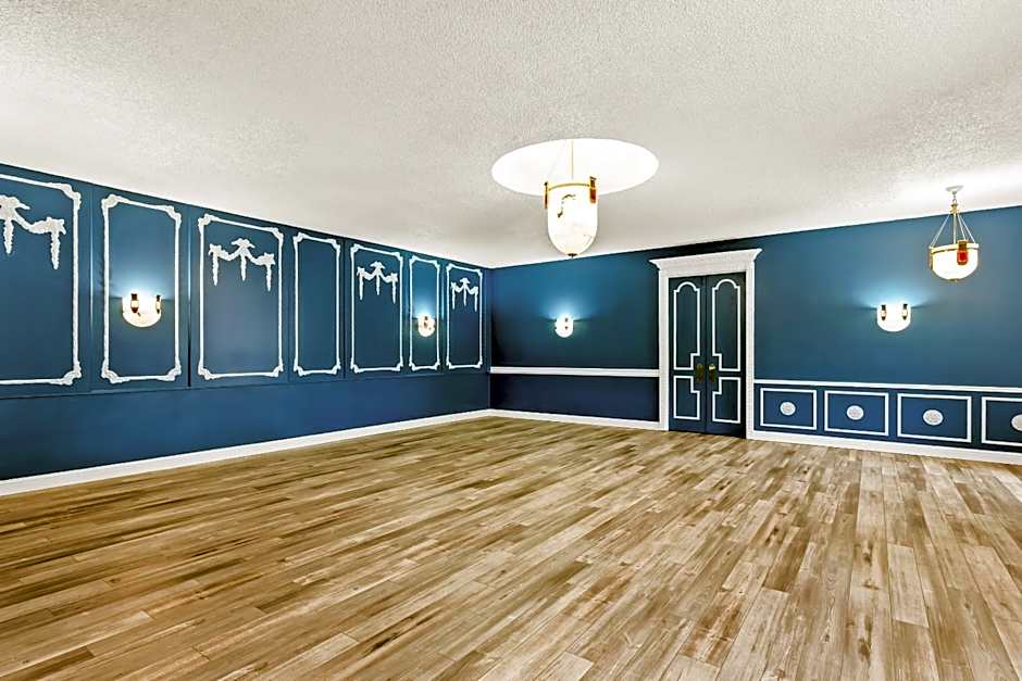 HomeTowne Studios Yuba City Bonanza - Marysville