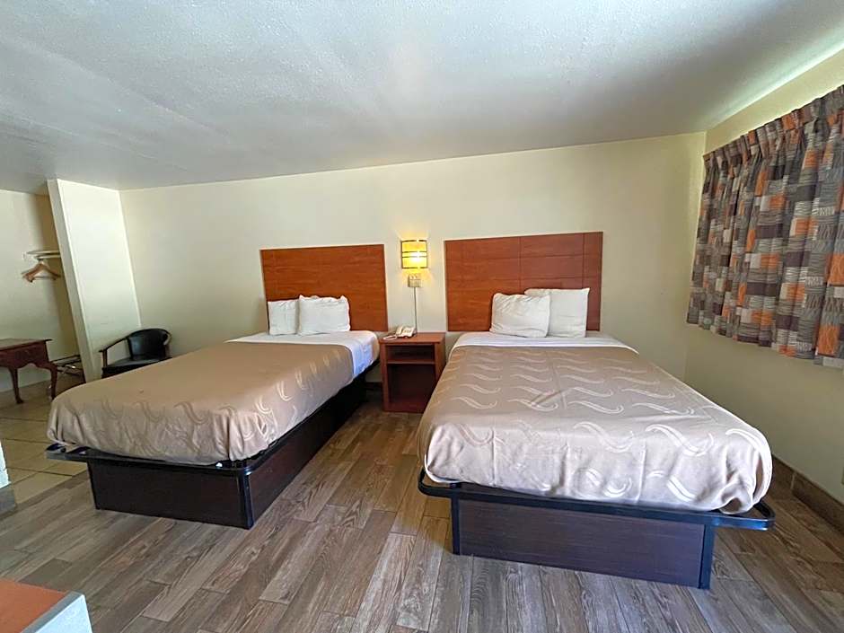 Evergreen Inn and R.V.