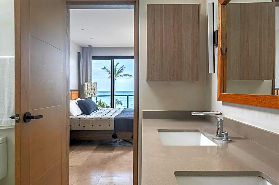 Beachfront 2BR Apartment at Tankah Bay