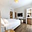 Hi Hotels Sirmione - Lakeview Pool