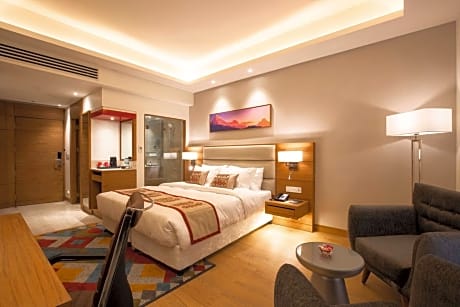 Deluxe King Room - Non-Smoking (10% off on Food and Soft Beverages)