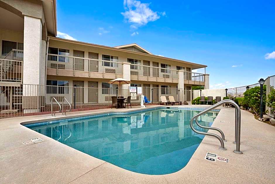 Days Inn by Wyndham Globe