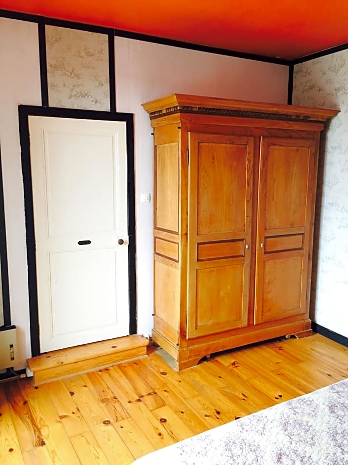 Aux Caprices des Dieux