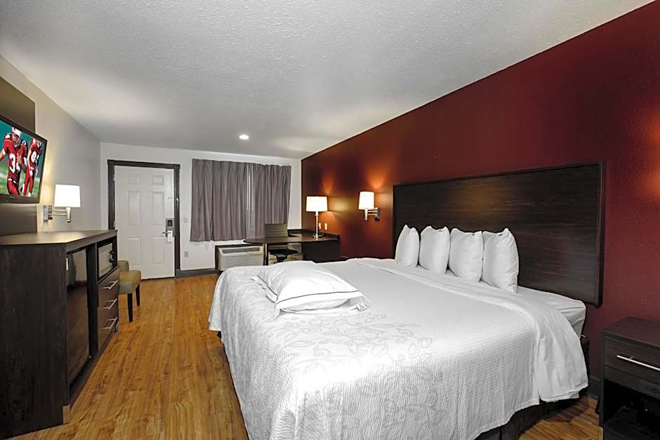 Red Roof PLUS+ Hammond