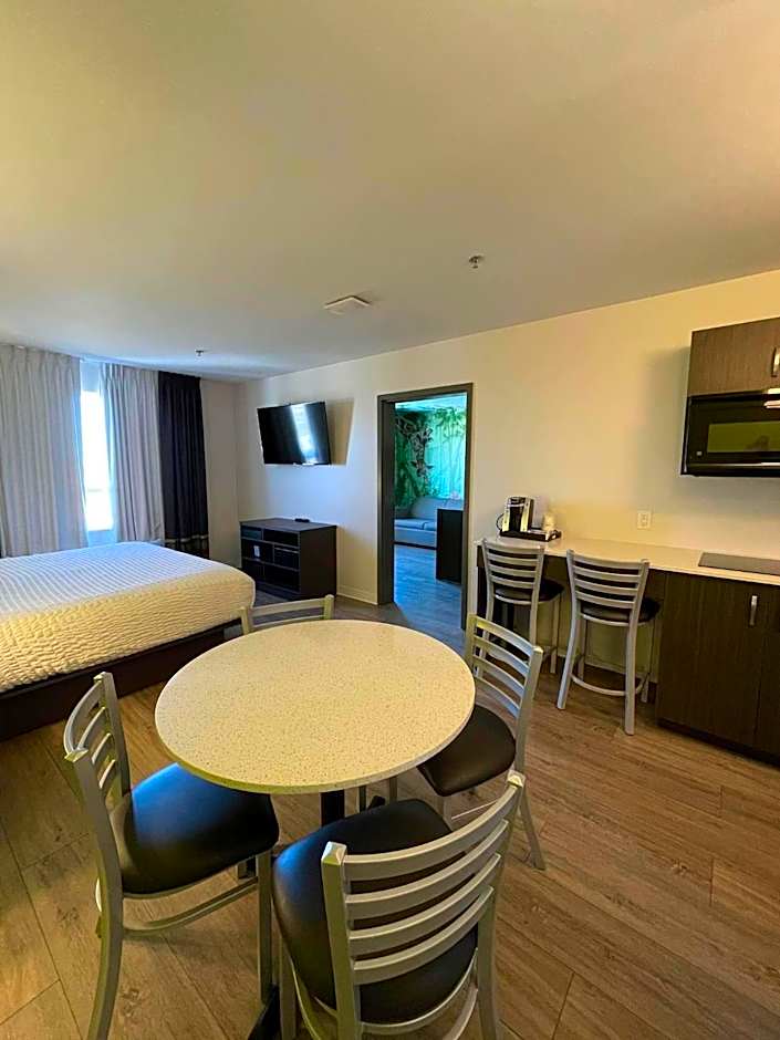 Super 8 by Wyndham Winnipeg East MB