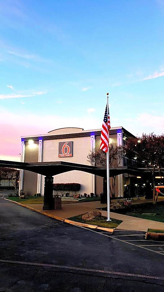 Motel 6 Mesquite, TX Town East