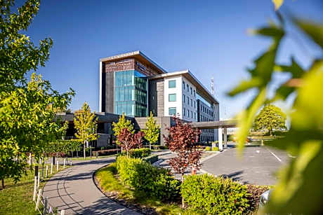 DoubleTree by Hilton Karaka