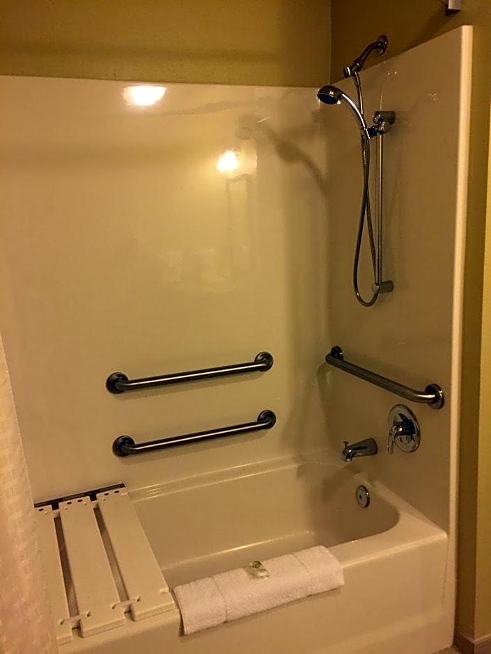 Cobblestone Inn & Suites - Waverly