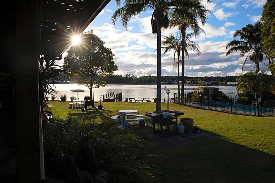 Lake Edge Apartments