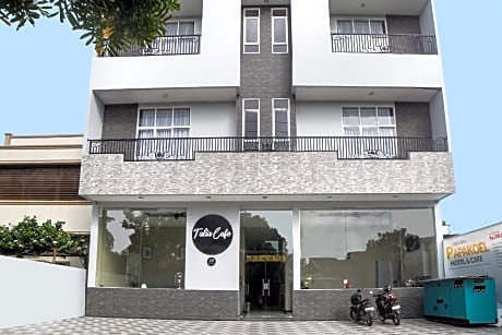 SUPER OYO Capital O 92066 Papakoel Hotel & Cafe