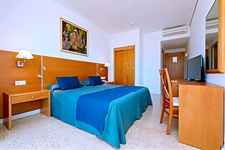 DOUBLE POOL VIEW 2 ADULTS