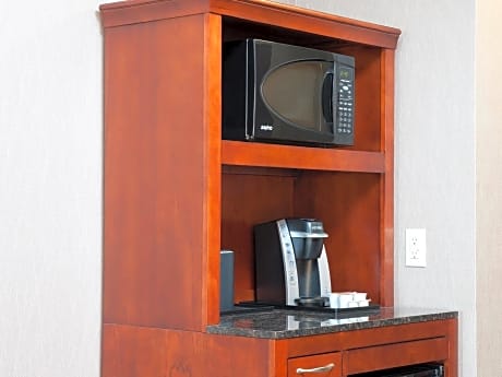 1 KING HEARING ACCESSIBLE ROOM