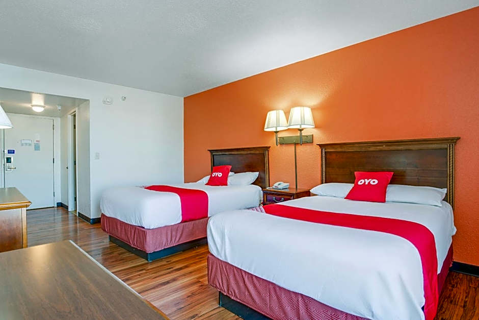 OYO Hotel Mona Lake Muskegon