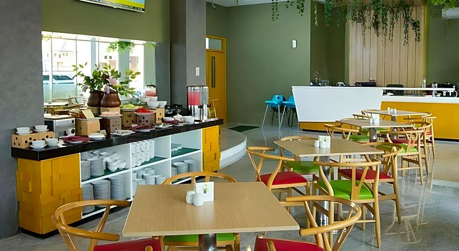 Ascent Hotel & Cafe Malang