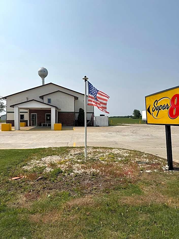 Super 8 by Wyndham Mendota I-39