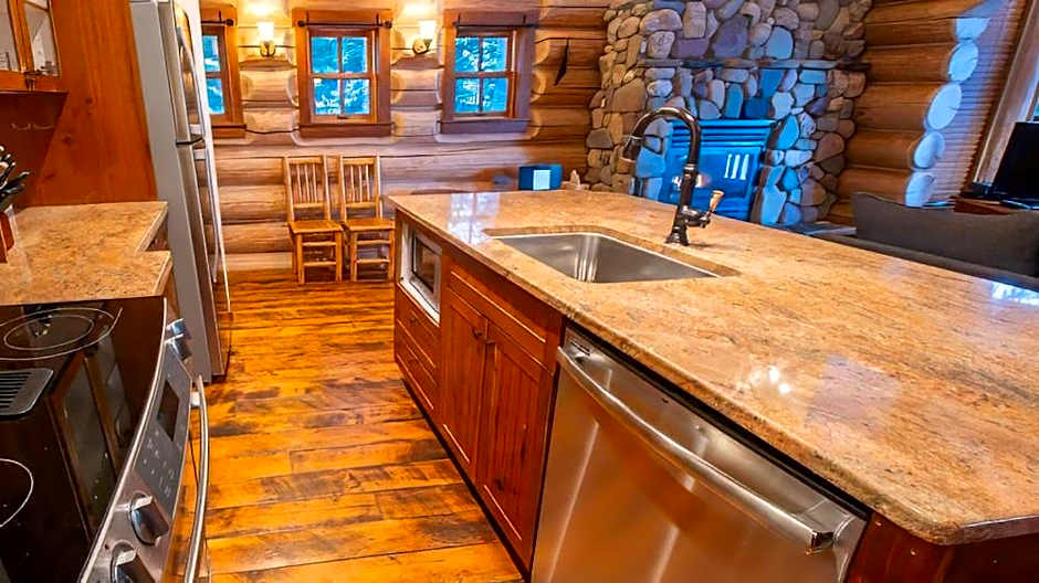 Snow Creek Cabins by Fernie Lodging Co