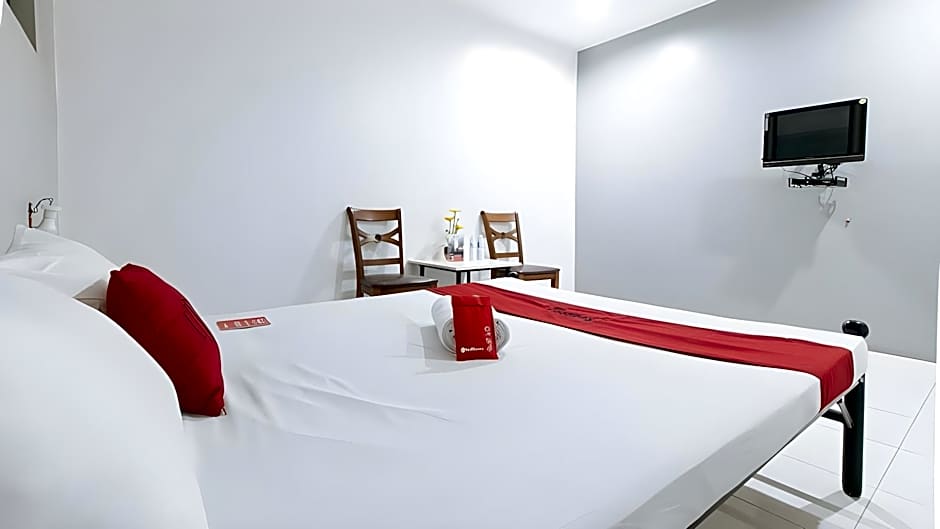 RedDoorz near SM Calamba