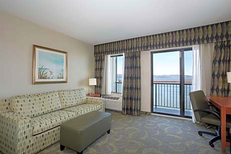 King Room with Balcony and River View - Non-Smoking