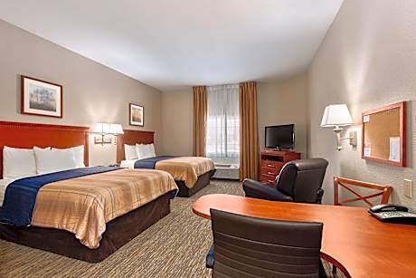 Queen Studio Suite with Two Queen Beds - Mobility Access Roll in Shower/Non-Smoking