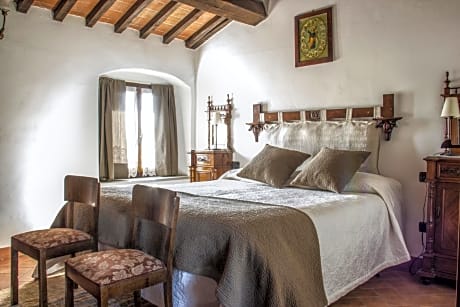 Double or Twin Room with Shared Bathroom
